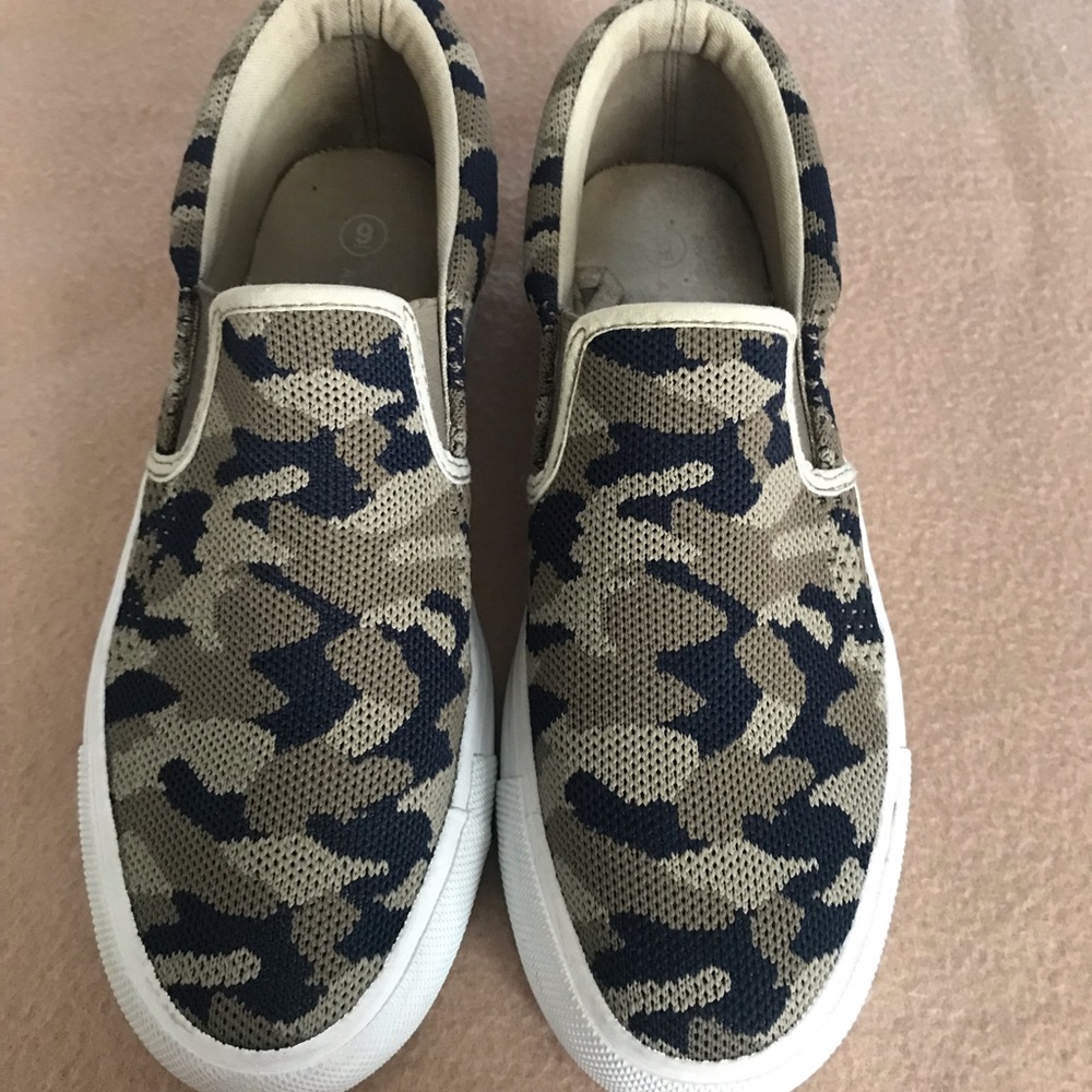 Alexis Bendel Slip on Shoes size 9